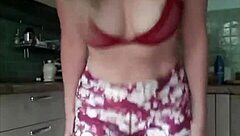 Sexy Amateur Pees In Her Gym Pants At The Gym