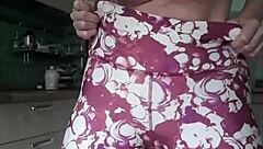 Sexy Amateur Pees In Her Gym Pants At The Gym