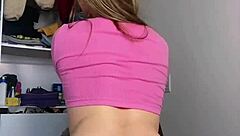 Pawg twerking that big butt! 🍑