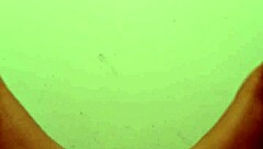 mia moglie fa ginnastica nuda e dilata la figa pelosa - parte 1