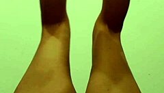 mia moglie fa ginnastica nuda e dilata la figa pelosa - parte 1