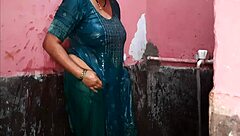 nangi wife shows clean pussy in bathroom