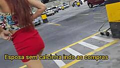 Manželka bliká bez nohavičiek na verejnej ulici a v aute