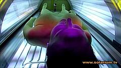 wow, this cute woman is masturbating secretly on the solarium cam