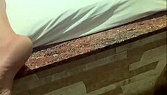 Magrinho dotado socando forte a esposa do corno