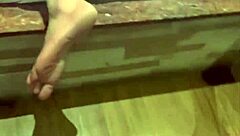 Magrinho dotado socando forte a esposa do corno