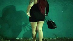 Sabrina strong exibe seu bumbum gigante em local publico parando o transito!