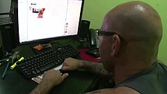 Quick office fuck with moaning orgasm at work