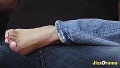 Whoa, check out this babe's perfect feet in wild foot-fetish sex action 😍👣