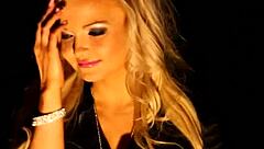 i felt so classy and horny getting cum sprayed after outdoor glamour babe fingering session