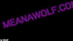 Почему Мина Вулф дает такие мощные футджобы, чтоб ее трахали в ножки?