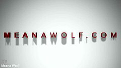 Почему Мина Вулф дает такие мощные футджобы, чтоб ее трахали в ножки?