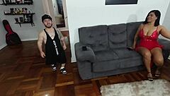 Bastidores Com A Ruivinha Deliciosa - Chupando A Bucetinha Da Amiga Morena E Minha Rola Rosa