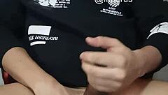 Amateur guy watches live chat moaning to intense shaking orgasm