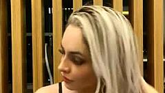 Loira gostosa shows off big ass and big tits in an intense display of curves!