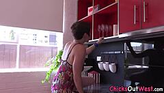 NATURAL AUSSIE WOMAN RUBS HER HAIRY PUSSY IN HIGH DEFINITION SOLO MASTURBATION REALITY VIDEO