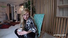 สาวบลอนด์กับบรูเน็ตต์มือใหม่ลองเลสเบี้ยนครั้งแรก ใช้ดิลโด้เล่นหีเปียก