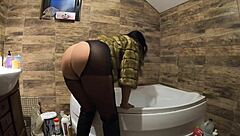 I feel so aroused peeing in the bathtub while wearing my fur coat and pantyhose for this milf preview