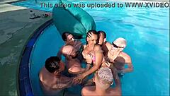 My first gangbang was a delícia I gave so much my ass and pussy to friends in double penetration.