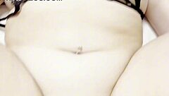 Meu pai saiu e eu levei meu vizinho la em casa pra fuder com chupada na buceta