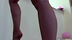 chatting about barefoot toes and feet pumping fun