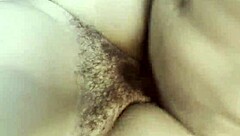 arrombei a buceta peluda da safada em quarto de dormitorio