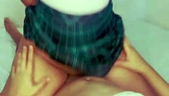 Colegiala me da ricos sentones!