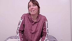 daisy 25ans tr�s chaude streameuse takes anal doggystyle