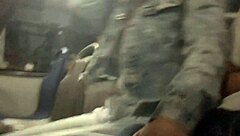 Блонда шлюшка показывает хуй мексиканке в автобусе и та жадно трогает