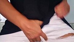 ARRAPATO SEGA UN CAZZO ENORME SBORRATA E GEMITI - UN GROSSO PISELLO DA SUCCHIARE