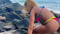 Fudendo loira bem gostoso na prainha branca