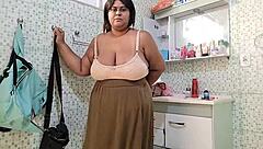 woman gets a super cumshot on her face?