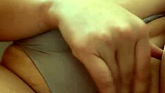 Loira gostosa starts masturbating her hairy pussy with passion in solo session