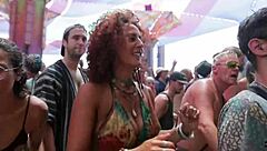 Wow, Check Out These SEXY Music Festival Girls Dancing Wildly!