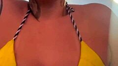 Personal treinando só de biquíni fio dental na academia de frente à praia cheguei ficar toda molhada de tanto tesão que escorria nas pernas parecia água do mar