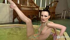 Skinny Russian pussy dances hardcore on sofa?