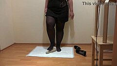 plump mistress pees on rubber dick in heels!
