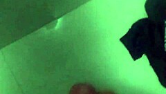 me jalo la verga en el baño hasta explotar 😏💦