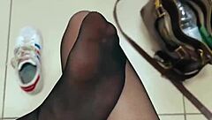 malls heat up with seductive fingering shows