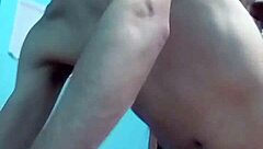 pareja amateur graba perrito sexy con ella gimiendo en vertical