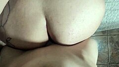 safada milf prostitute masturbates hard with pirocudo outdoors