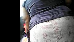 Peruvian beauty shops with sexy curves on display