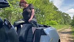 wickedphoenix curvy milf pussy licked in car