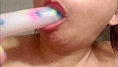 Curvy Colombian cutie demos sexy blowjob on toy lips