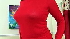 i fuck my hairy milf pussy with a big lollipop