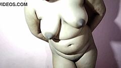 sexy indian girl's huge natural tits in saree