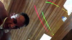 eu fodo a loirinha tatuada no carnaval com orgasmos intensos