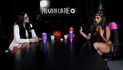 exibicionista revela lugares pra transar em lingerie halloween casal swingers