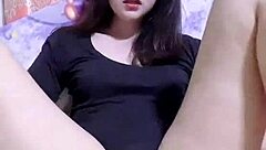 Amateur solo masturbation unleashes massive squirt!