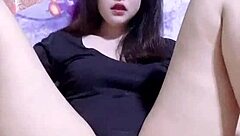 Amateur solo masturbation unleashes massive squirt!